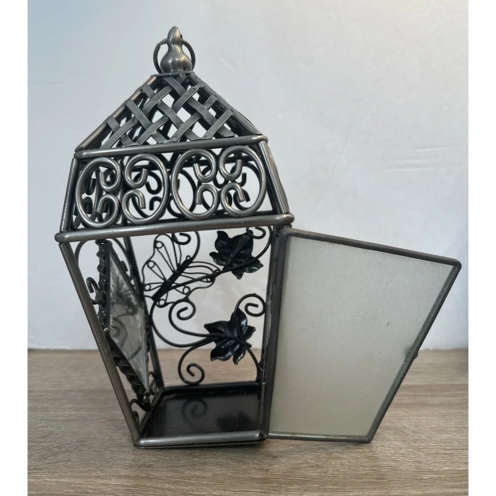 The Unbranded Brand hanging metal